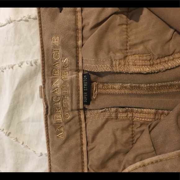 American Eagle size 4 khaki midi shorts - Picture 3 of 3